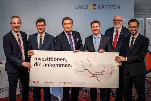 Mobilitätsminister Peter Hanke, Landeshauptmann Daniel Fellner,
Landeshauptmann-Stellvertreter Martin Gruber, Landesrat Sebastian
Schuschnig sowie ASFINAG Vorstandsdirektor Hartwig Hufnagl und
ÖBB-CEO Andreas Matthä bei der Präsentation des Mobilitätspakets für
Kärnten