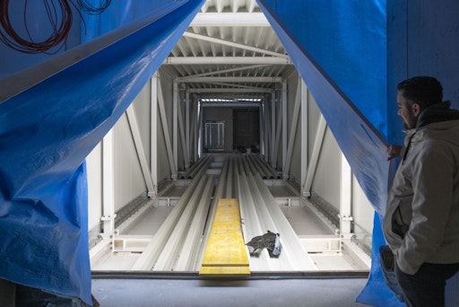 Vorschau Bild von Blick ins Innere: Nach der erfolgreichen Montage der
Brückenelemente startet nun die finale Phase des Innenausbaus, bevor
der Probebetrieb im Herbst anläuft.