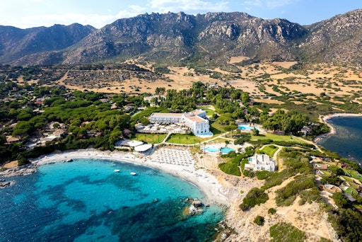 Die FMTG kauft das Falkensteiner Resort Capo Boi auf Sardinien