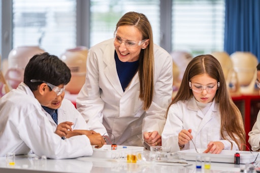  Dr. Simone Bagel-Trah, Schirmherrin der Initiative und
Vorsitzende des Aufsichtsrats und Gesellschafterausschusses von
Henkel in der Forscherwelt in Düsseldorf // Weiterer Text über ots
und www.presseportal.de/nr/9537 / Die Verwendung dieses Bildes für
redaktionelle Zwecke ist unter Beachtung aller mitgeteilten
Nutzungsbedingungen zulässig und dann auch honorarfrei.
Veröffentlichung ausschließlich mit Bildrechte-Hinweis.