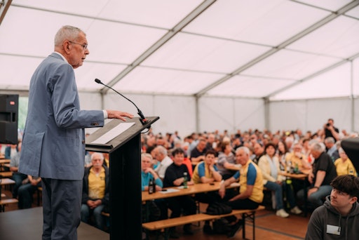 Vorschau Bild von Markus Winter (Windkraft Simonsfeld Finanzvorstand),
Bundespräsident Alexander Van der Bellen, Alexander Hochauer
Windkraft Simonsfeld Finanzvorstand)