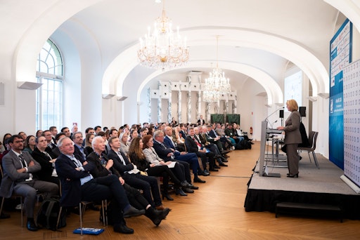 Seit 20 Jahren ist die dHealth die prägende Plattform für digital
Health in Österreich. Im Bild die Begrüßung von Chief Medical
Officer der dHealth Ruth Ladenstein 2025.