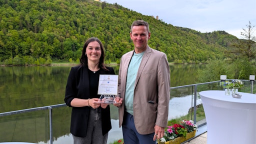 AVIVA Team mit der Auszeichnung "Goldenes Flipchart"