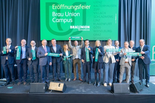 Vorschau Bild von Es ist vollbracht: Das Eröffnungsband ist zerschnitten.