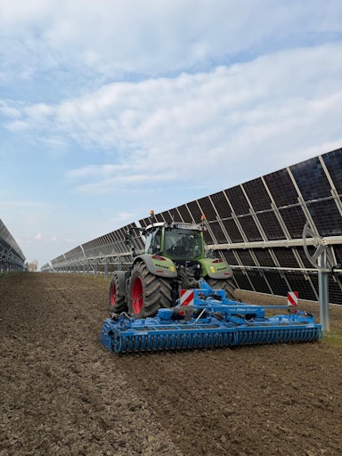 Vorschau Bild von Landwirtschaftliche Bearbeitung der Fläche zwischen den Modulen