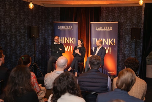 Eindrücke vom Soft Launch des VeClub in der SCHIEFER Pop-up-Bar
mit Martin Schiefer, Maria Troger und Christian Richter-Schöller ©
Marco Juen