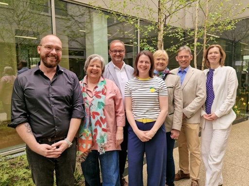 Expert*innen aus Pflege, Wissenschaft und Praxis, um über Wege zu
diskutieren, wie Beweglichkeit, Selbstständigkeit und Lebensqualität
älterer Menschen nachhaltig gefördert werden können.