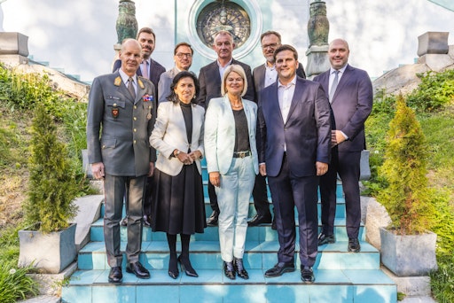 "Sicherheit schafft Wertschöpfung": Exklusives Forum für Europas
Sicherheitszukunft in Wien // Weiterer Text über ots und
www.presseportal.de/nr/181687 / Die Verwendung dieses Bildes für
redaktionelle Zwecke ist unter Beachtung aller mitgeteilten
Nutzungsbedingungen zulässig und dann auch honorarfrei.
Veröffentlichung ausschließlich mit Bildrechte-Hinweis.