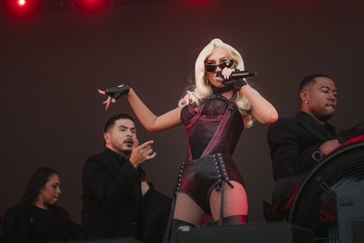  Ein spektakuläres Finale auf über 2.300 Metern: Christina
Aguilera lieferte beim „Top of the Mountain Closing Concert“ eine
spektakuläre Show mit Power-Stimme, starken Choreografien und jeder
Menge Bühnenpräsenz – vor atemberaubender Bergkulisse und
begeisterten 19.000 Besuchern. Ein Closing, das nicht nur für
Gänsehaut sorgte, sondern auch eine erfolgreiche Wintersaison in
Ischgl eindrucksvoll krönte.