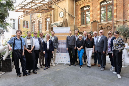 Sanierungsgipfel 2026: Vertreter:innen zentraler Institutionen
und Verbände der Bau- und Immobilienbranche beim gemeinsamen
Schulterschluss für die Transformation des Gebäudebestands