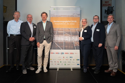 Vorschau Bild von Bekannten sich im Rahmen des Sanierungsgipfels 2026 zum
gemeinsamen Schulterschluss für die Transformation des
Gebäudebestands: Hans Jörg Ulreich (Fachverband Immobilien- und
Vermögenstreuhänder), Klaus Thürriedl (Bundeskammer der
Ziviltechniker:innen), Daniel Fügenschuh (Bundeskammer der
Ziviltechniker:innen), Susanne Draxler (stellvertretend für den
Fachverband Ingenieurbüros), Walter Seemann (WK Wien), Conrad Bauer
(Wirtschaftskammer Wien) (v.l.n.r.)