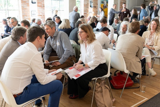 Vorschau Bild von Sanierungsgipfel 2026: 36 Verbände im intensiven Austausch – im
„Speed-Dating“-Format wurden konkrete Lösungsansätze für die
Sanierung und Weiterentwicklung des Gebäudebestands erarbeitet.