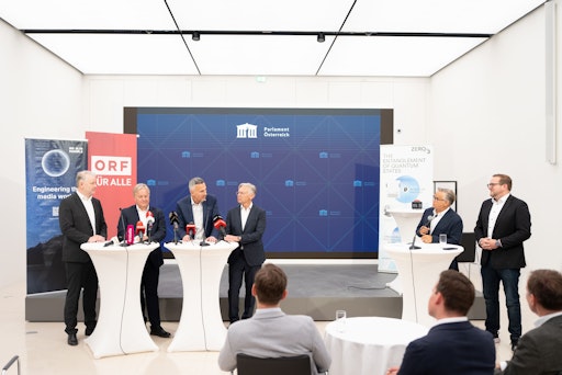 Vorschau Bild von v.l.n.r. Rupert Ursin, CEO & Founder von zerothird, Harald
Kräuter, Technischer Direktor des ORF, Karl-Heinz Grundböck,
Sprecher der Parlamentsdirektion, Michael Wagenhofer, CEO von Big
Blue Marble, Michael Weber, Sprecher von Big Blue Marble, Johann
Mika, Chief Innovation Officer von Big Blue Marble