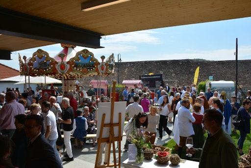 Tausende Besucherinnen und Besucher beim Nostalgiemarkt in
Radlbrunn.