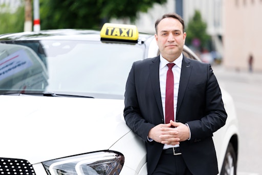 Resul Ekrem Gönültaş, Obmann der Fachgruppe Beförderungsgewerbe
mit Pkw ("Taxi-Innung")