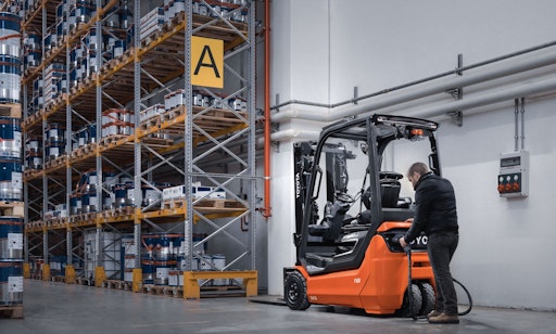Vorschau Bild von Toyota Material Handling Europe setzt auf ganzheitliche
Transformation: Bereits rund 90 Prozent der Produktpalette sind
elektrifiziert – ergänzt durch Kreislaufwirtschaft, emissionsarme
Materialien und optimierte Logistikprozesse.