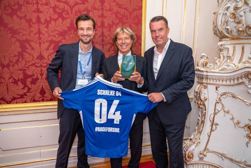 FC Schalke 04 steigt mit Hauptsponsor SUN MINIMEAL in die Bundesliga auf