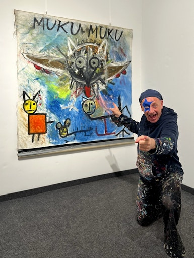 Alf Poier mit seiner Muku-Muku