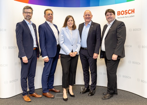 https://www.apa-fotoservice.at/galerie/39847 Im Bild v.l.n.r.:
Peter Schröckelsberger, Personalleiter Bosch Österreich; Wilhelm
Pruckner, Vorstandsmitglied Robert Bosch AG; Agnes Mazzei, Leiterin
Unternehmenskommunikation Bosch Österreich; Helmut Weinwurm, Bosch
Österreich-Chef; Felizian Aberham, Abteilungsleiter Engineering
Bosch Wien