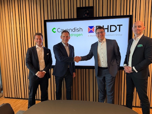  Handschlag zwischen Vertretern der BHDT und Cavendish Hydrogen
anlässlich des erfolgreichen Abschlusses der strategischen
Partnerschaft und Beteiligungsvereinbarung im Wasserstoffbereich.