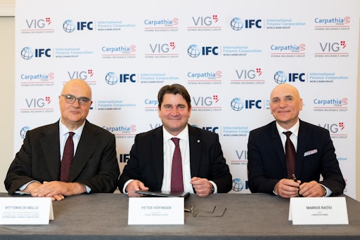 Vittoria Di Bello, Direktor der IFC-Gruppe für Finanzinstitute in
Europa, Lateinamerika und der Karibik; Peter Höfinger,
stellvertretender Vorstandsvorsitzender VIG; Marius Ratiu, CEO
Carpathia Pensii