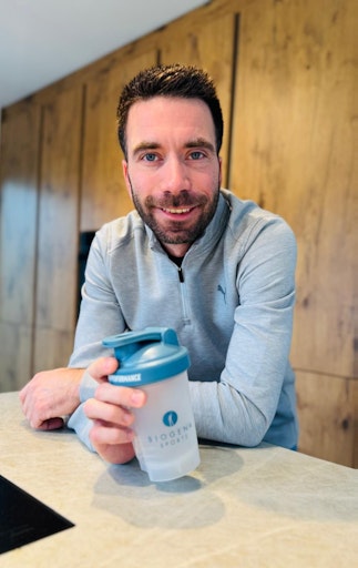 Philipp Eng wird in der Vorbereitung von Biogena Sports
unterstützt.