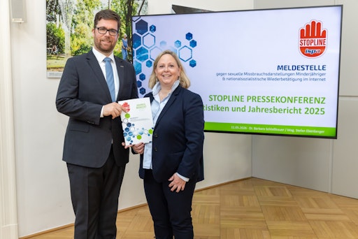 Im Bild v.l.n.r.: Mag. Stefan Ebenberger (ISPA-Generalsekretär);
Dr. Barbara Schloßbauer (Projektleiterin Stopline)