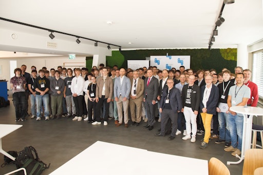 https://www.apa-fotoservice.at/galerie/39918 Rund 90
Schüler:innen aus BWKI-Projekten und „KI-Schulen des Jahres“
diskutierten mit Innovationsminister Peter Hanke, KI-Expert:innen,
Startups und Förderstellen über Österreichs KI-Zukunft