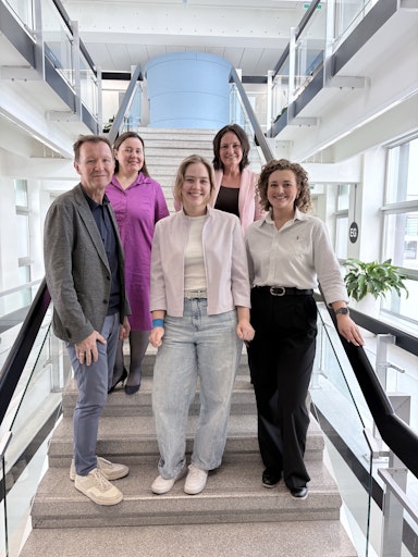 Vorschau Bild von Starten eine Partnerschaft zur Ausbildung der
Medientechnik-Talente von morgen (v.l.n.r., Bildquelle: Big Blue
Marble): Norbert Grill, CTO Big Blue Marble, Jennifer Horvath, Head
of Human Resources Big Blue Marble, Juliana Kinnl, Marketing simpli,
Rosa von Suess, Studiengangsleiterin Medientechnik im Department
Medien und Digitale Technologien University of Applied Sciences St.
Pölten, und Iva Hauk, Area Sales Manager Big Blue Marble.
