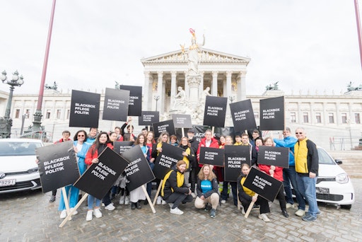 https://www.apa-fotoservice.at/galerie/39900 Caritas, Diakonie,
Hilfswerk, Rotes Kreuz und Volkshilfe fordern in einer Aktion vor
dem Parlament einen transparenten Reformprozess für eine
zukunftsfähige Pflegeversorgung.
