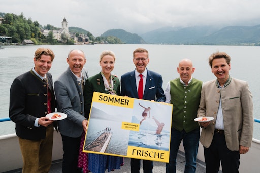  Im Bild von links nach rechts - Stefan Brandlehner
(Geschäftsführer Salzkammergut Tourismus), Leo Bauernberger
(Geschäftsführer SalzburgerLand Tourismus), die steirische
Landtagsabgeordnete Eva Maria Kroismayr-Baier, der oberösterreicher
Tourismuslandesrat Markus Achleitner mit Mario Seebacher
(Vorsitzender Tourismusverband Ausseerland) und Andreas Winkelhofer
(Geschäftsführer Oberösterreich Tourismus)