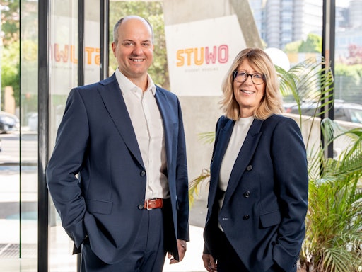 Vorschau Bild von Das Vorstandsteam der STUWO Gemeinnützige Studentenwohnbau AG,
Valerija Karsai, MAS MBA, und Michael Helm, MA