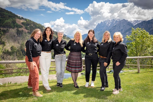v.l.n.r.: Gerti Brugger, Judith Niederegger, Claudia Leismüller,
Elisabeth Kurz-Lindner, Claudia Holzknecht, Monika Haselsberger,
Maria Schweiger;