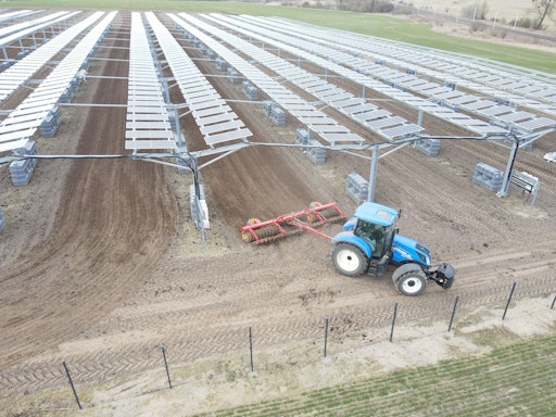 1-MW-AgriPV-Pilotprojekt mit dem Partner Energia Pomorze Sp. z
o.o. in Poland, bei dem hochtransparente Terra E AgriPV-Module auf
landwirtschaftlich genutzten Flächen installiert wurden. // Weiterer
Text über ots und www.presseportal.de/nr/175081 / Die Verwendung
dieses Bildes für redaktionelle Zwecke ist unter Beachtung aller
mitgeteilten Nutzungsbedingungen zulässig und dann auch honorarfrei.
Veröffentlichung ausschließlich mit Bildrechte-Hinweis.