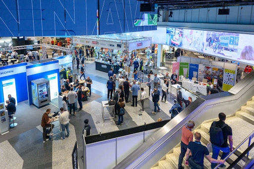 Vorschau Bild von Auf der Fachausstellung des Forum Prävention können sich Betriebe
präsentieren und direkt über neueste Schutz- und
Präventionstechnologien informieren.