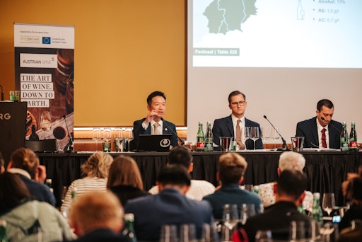 Vorschau Bild von VieVinum 2026: ÖWM Verkostung mit Reeze Choi (ASI Best Sommelier
of Asia & Pacific), Raimonds Tomsons (ASI Best Sommelier of the
World), Joris Gutierrez Garcia (ASI Best Sommelier of the Americas)