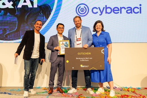 v.l.n.r. James Langer (Moderation), Asif Safdary (CyberACI),
Florian Haas (EY), Dominica Schmid-Schmidsfelden (aws)