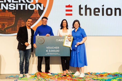Vorschau Bild von v.l.n.r. James Langer (Moderation), Dominik Dietrich (theion),
Iris Hermetter (Akela), Dominica Schmid-Schmidsfelden (aws)