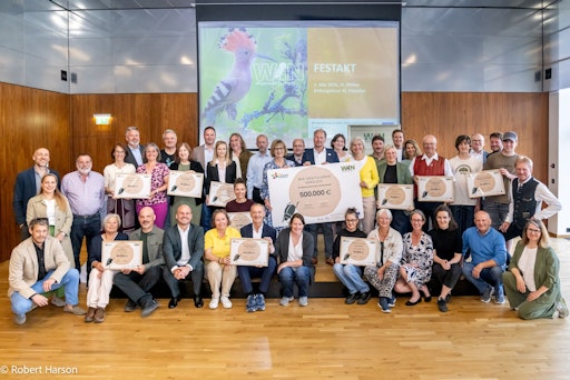 Vorschau Bild von Wie Landwirtschaft und Naturschutz gemeinsam Lebensräume
erhalten, Artenvielfalt stärken und hochwertige Lebensmittel
hervorbringen können, zeigen 15 Projekte aus ganz Österreich. Sie
wurden im Rahmen der Ausschreibung WIN #landwirtschaft mit insgesamt
500.000 Euro von Blühendes Österreich – BILLA gemeinnützige
Privatstiftung ausgezeichnet.