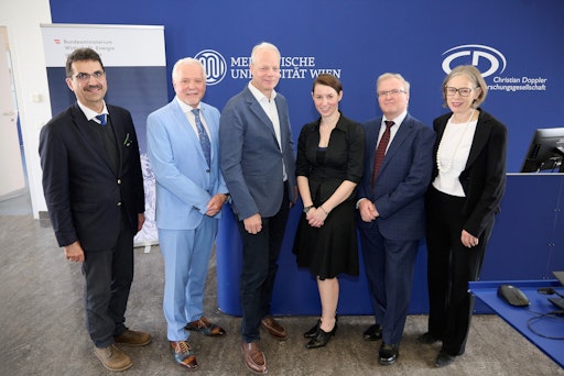 Eröffnungn des CD-Labors für Metaflammation in der
Peritonealdialyse an der MedUni Wien. v.l.n.r.: Martin Gerzabek
(Christian Doppler Forschungsgesellschaft), Bernhard Zinner
(Zytoprotec FlexCo), Christoph Aufricht (MedUni Wien), Rebecca
Herzog (MedUni Wien), Andreas Vychytil (MedUni Wien), Michaela Fritz
(MedUni Wien).