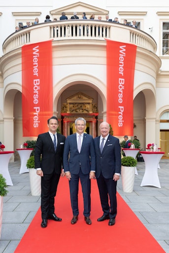 Vlnr: Christoph Boschan, CEO Wiener Börse AG; Hartwig Löger, CEO
Vienna Insurance Group; Bundeskanzler Christian Stocker