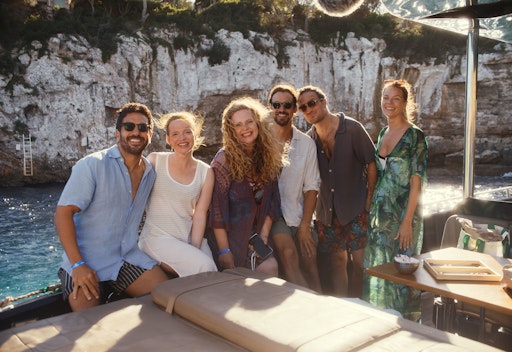 v.l.n.r.: Elyas M'Barek, Karoline Herfurth, Diana Amft, Florian
David Fitz, Frederick Lau, Jessica Schwarz DER PERFEKTE URLAUB - ab
22. Oktober 2026 im Kino! (Regie & Buch: Bora Dagtekin, im Verleih
von Constantin Film) // Weiterer Text über ots und
www.presseportal.de/nr/12946 / Die Verwendung dieses Bildes für
redaktionelle Zwecke ist unter Beachtung aller mitgeteilten
Nutzungsbedingungen zulässig und dann auch honorarfrei.
Veröffentlichung ausschließlich mit Bildrechte-Hinweis.