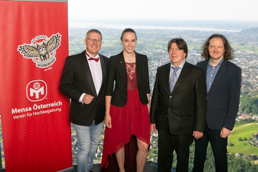https://www.apa-fotoservice.at/galerie/39936 Dreiländertreffen am
Karren in Dornbirn (v.l.n.r.): Peter Berger (Vorsitzender Mensa
Österreich), Mel Jäger (Vorstand Mensa in Deutschland e.V.),
François Reusser (Vorsizender Mensa Schweiz) und Nikolaus Wagner
(Organisator des Charming, Lokalsekretär Mensa Vorarlberg)