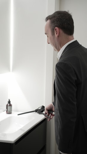 Vorschau Bild von BLUE SurfaceCleaner und Dr. Christopher Raggio