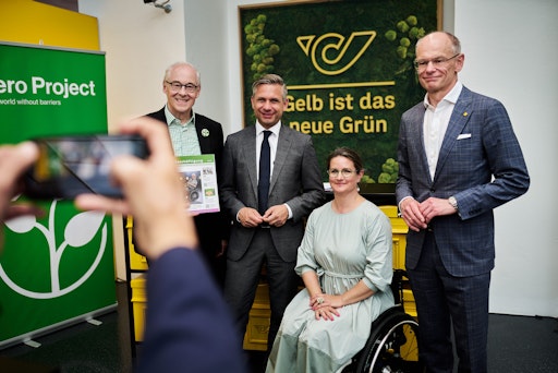 v.l.: Martin Essl, Gründer und Initiator, Zero Project, Wolfgang
Hattmannsdorfer, Bundesminister für Wirtschaft, Energie und
Tourismus, Sabine Weber-Treiber, Leiterin Diversitätsmanagement,
Österreichische Post AG, und Walter Oblin, Generaldirektor,
Österreichische Post AG