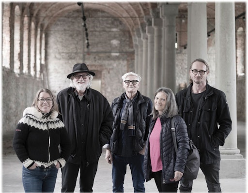  Rauminstallation in der HIPP HALLE Gmunden. Ein Kunst
Großprojekt.