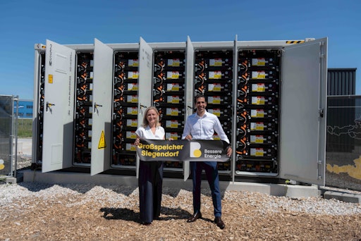 Bildunterschrift vlnr: Bürgermeisterin Siegendorf Rita Stenger,
CEO Burgenland Energie Stephan Sharma