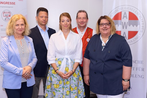 https://www.apa-fotoservice.at/galerie/39931 Im Bild vlnr: Mag.a
Elisabeth Potzmann (Präsidentin Österreichischer Gesundheits- und
Krankenpflegeverband), Univ.-Prof. Dr. Georg Stummvoll
(Chefärztlicher Dienst der SVS), Mag.a Verena Nikolai (Leiterin der
Abteilung Qualität im Gesundheitssystem, Gesundheitssystemforschung,
Bundesministerium für Arbeit, Soziales, Gesundheit, Pflege und
Konsumentenschutz), Peter Kurz, DGKP (akad. Pflegetherapeut für
Wunde, Stoma und Kontinenz, Generalsekretär Austrian Wound
Association), Mag.a Martina Laschet (Initiative Wund?Gesund!)