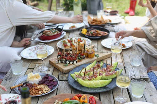 Grillsaison 2026: Österreich grillt regional, leicht und käselastig