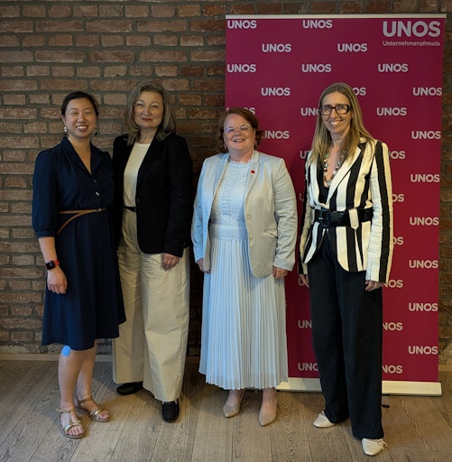 Vorschau Bild von Mentorinnen des Visionärinnen-Clubs und NEOS Abgeordnete: Jing Hu
(NEOS Landtagsabgeordnete, Mentorin) Gertraud Auinger-Oberzaucher
(NEOS Nationalratsabgeordnete) Cornelia Pfeiffer-Janisch (UNOS
Bundesvorstandsmitglied, Lead des Visionärinnen-Clubs, Mentorin)
Sonja Kupka-Wolf (Mentorin)